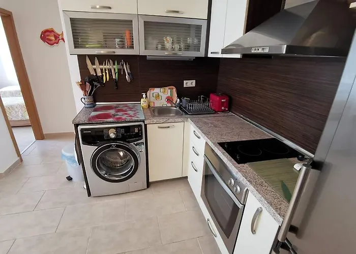 Апартаменты Homely, 2 Bed Apt, 4* Vineyards *