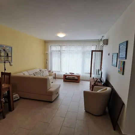 Homely, 2 Bed Apt, 4* Vineyards Appartement *