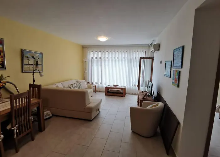 Homely, 2 Bed Apt, 4* Vineyards Apartmán *